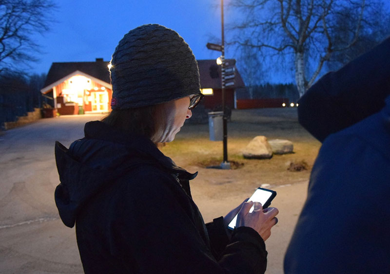 Jennie Wahlborg, coordinator of outdoor recreation at Länstyrelsen, has tested the app “Kulturjakten Gästrikland” which helps you to track down natural and cultural monuments.