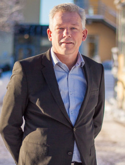 Jonas Molin, universitetsadjunkt i företagsekonomi. Avdelningen för Ekonomi, Akademin för utbildning och ekonomi.